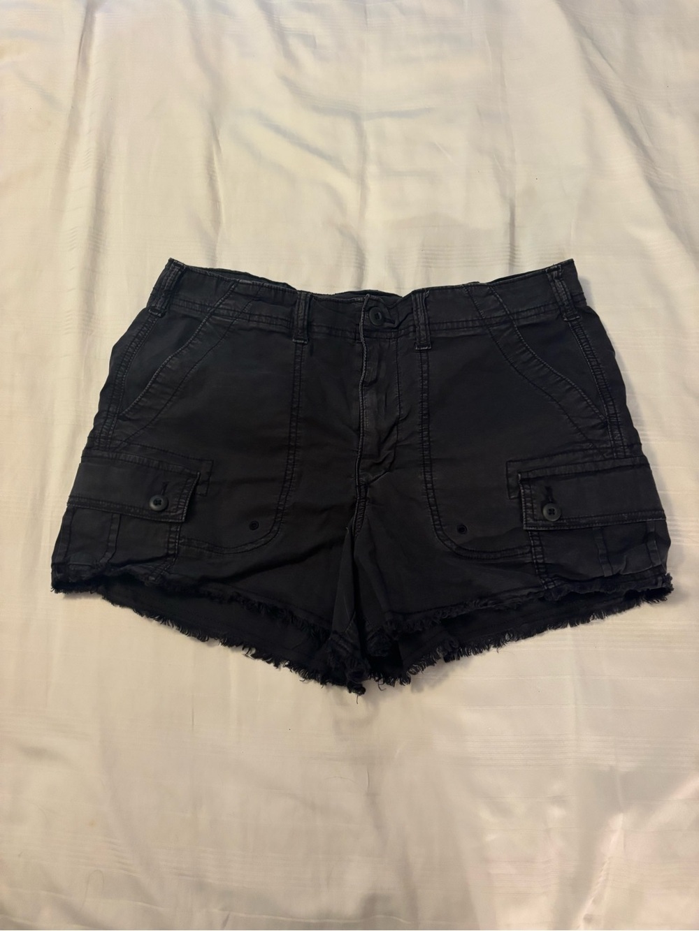☘️American Eagle Outfitters Black Cargo Cutoff Shorts Size 8